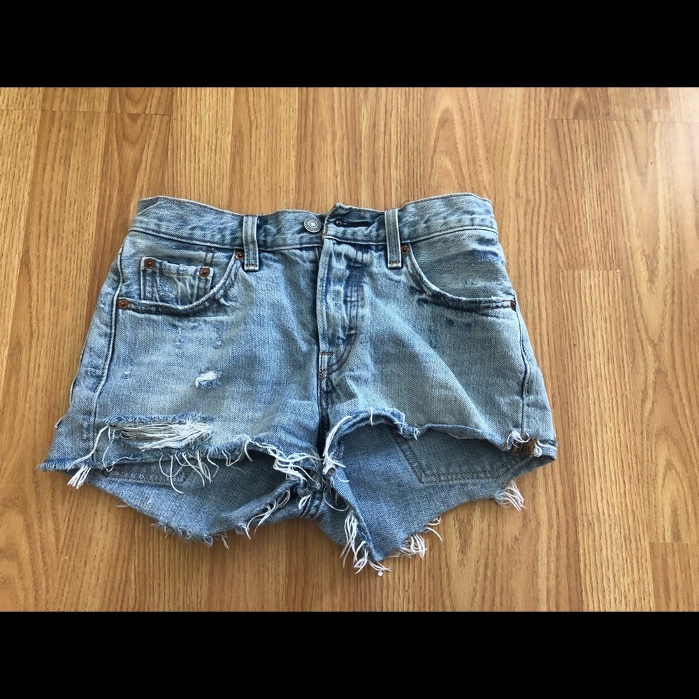 Levi’s distressed denim size 24